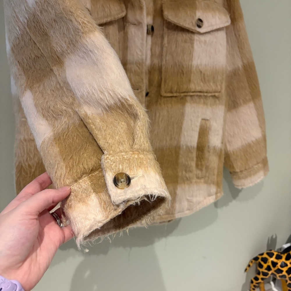 American Eagle Outfitters Cream and Tan Fleece Jacket - Picture 3 of 7